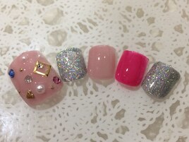 ストーンキラキラフットネイル