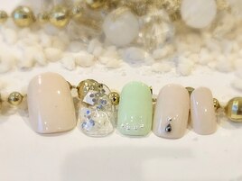 夏の質感取入れるシェルネイル