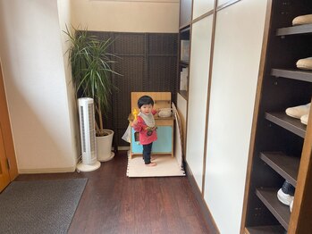 子育てママの整体サロン/施術中のお子様の様子