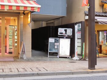 距骨サロン 神楽坂店/地下にあります