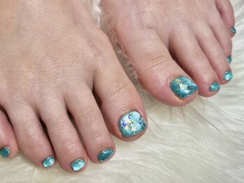 ブリリアンス(BRILLIANCE)の写真/【フットネイルの季節到来♪】オフ&ケア&フットバス付◎シンプルなワンカラー~こだわりのアートまで対応☆