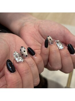 モノトーン ドットネイル