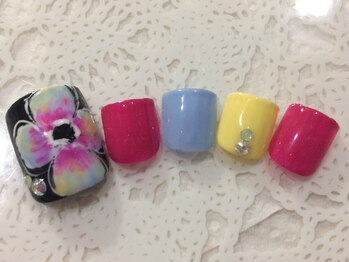 ネイルサロン リリオ(Nail Salon Ririo)/カラフル花フットネイル