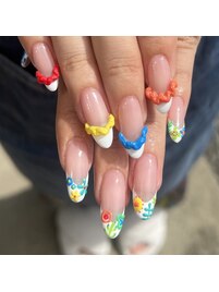 カラフル個性的ネイル