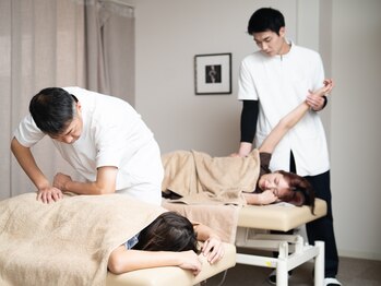 てとね鍼灸整骨院の写真/【全身もみほぐしマッサージ60分3800円/骨盤調整×全身整体60分4500円】首コリ,肩コリ,巻き肩,猫背改善に◎