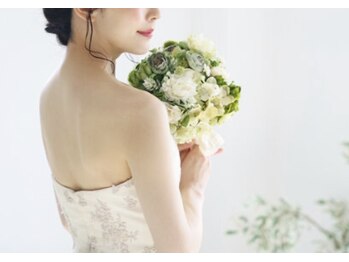 リラ(Rira)の写真/理想の二の腕・背中ケアで輝く花嫁へ☆ブライダルエステで叶える、憧れ美肌体験!
