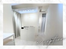 ネオファースト(NeoFirst)/白を基調とした明るい店内