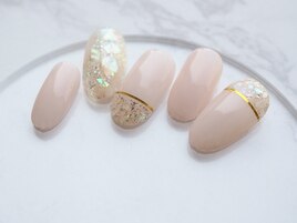 ピンクのゴールドラインネイル