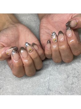 モレリア(morelia)/アニマル柄フレンチネイル