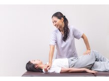 三宮元町で肩こりと腰痛にリンパマッサージと骨盤矯正で姿勢改善する三宮元町整体院/骨盤矯正／姿勢矯正／頭痛矯正