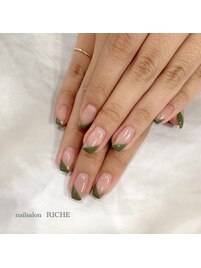 大人グリーンのデザインフレンチ