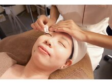 メナードフェイシャルサロン 高円寺南代行店/01_ポイントメイク落とし