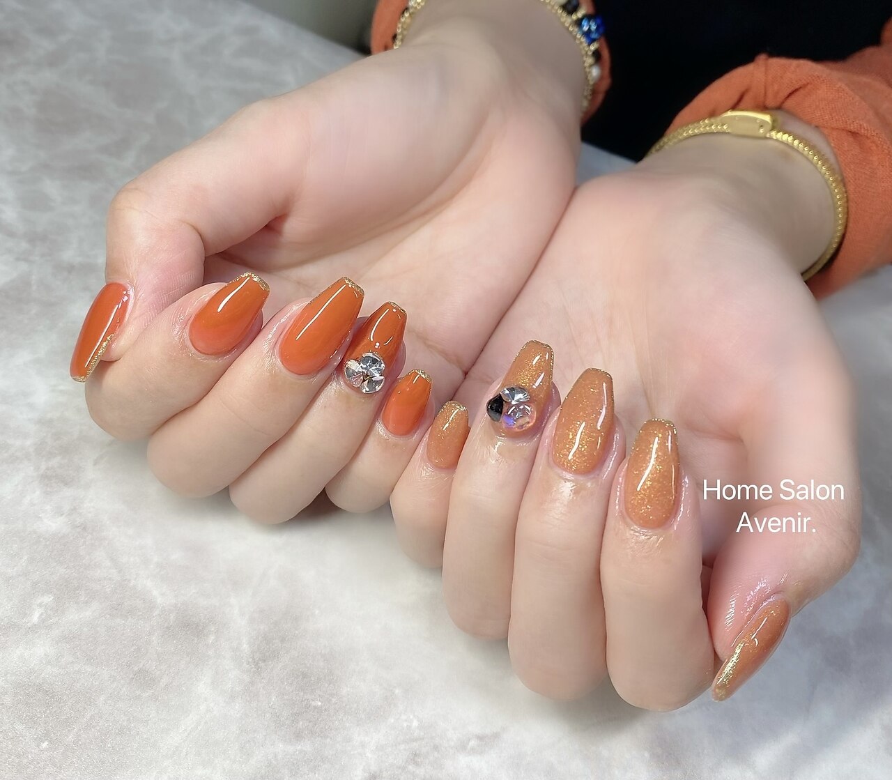 ニュアンスミラーネイル　オレンジベージュ系 2026年冬トレンドオレンジベージュのネイルデザイン集｜人気順