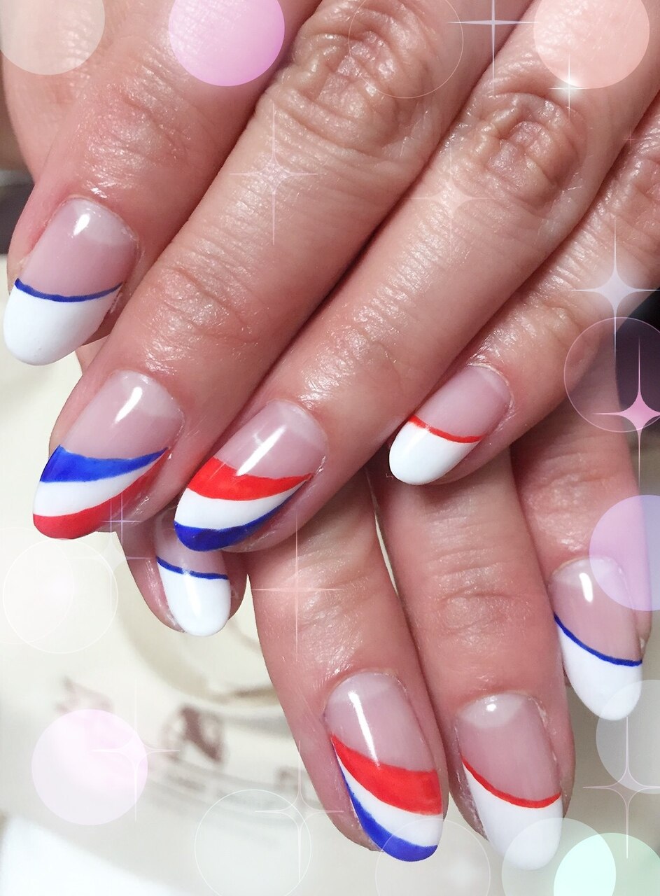 2025年-2026年冬トレンド】トリコロールのネイルデザイン集｜人気順