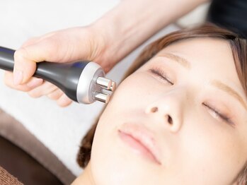 エラ(Ella)の写真/圧倒的効果の最新サーマルフラクショナルで速攻小顔★美を追求し、憧れの美肌&小顔へ♪エイジングケアにも