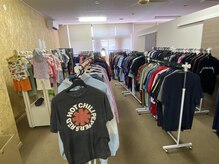 めぐみ整体院の雰囲気（整体院と併設して古着屋も展開してます、ぜひお楽しみください）