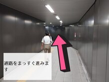 通路を道なりに進みます♪