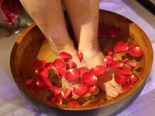 ヒンメリ(Himmeli)の雰囲気（バラなどの花を入れたフットバスで見た目も香りに癒されます）