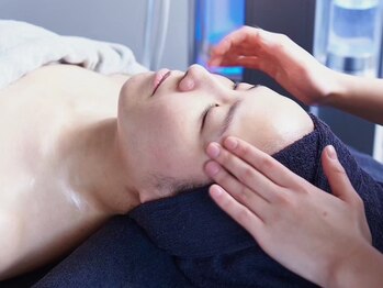 ザブロウクラブ 東京池袋店(The BROW CLUB)の写真/【メンズ専門店が池袋にNEWOPEN☆】整った眉毛とツルツルお肌で即垢抜け！プロの技術で清潔感あるモテ顔に!