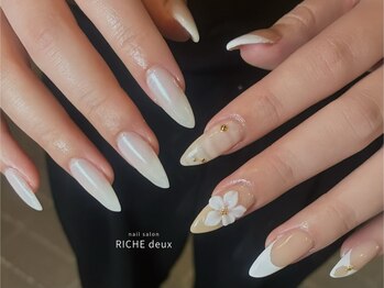 リッシュ ドゥ(RICHE deux)/海外風フラワーネイル