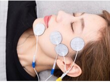 ウララカエイト(URARAKA8)/小顔最新EMSで深層筋強化