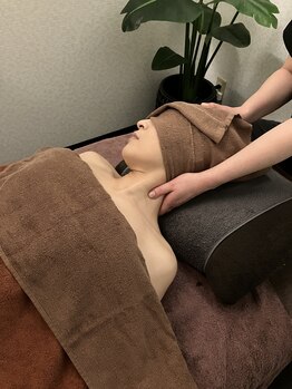 アクア エッセンス(Aqua Essence)/オイルリンパ（肩、首）