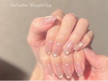 ネイルサロン ハートフルキー(Heartful key)の写真/シンプルだけど惹きつける！ワンカラーにアートを加えて大人可愛いデザインへ☆オフィスでも個性が輝く！