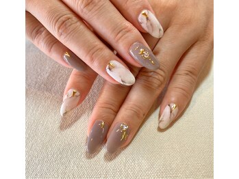 グレージュネイル