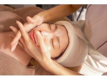 メナードフェイシャルサロン 高円寺南代行店/02_顔全体のクレンジング