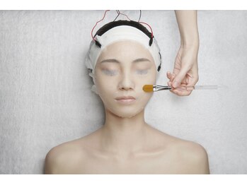 エヴァ(eva)の写真/エンビロンで目指す、ハリツヤUP肌！レチノール配合で憧れの肌質改善へ導きます◎