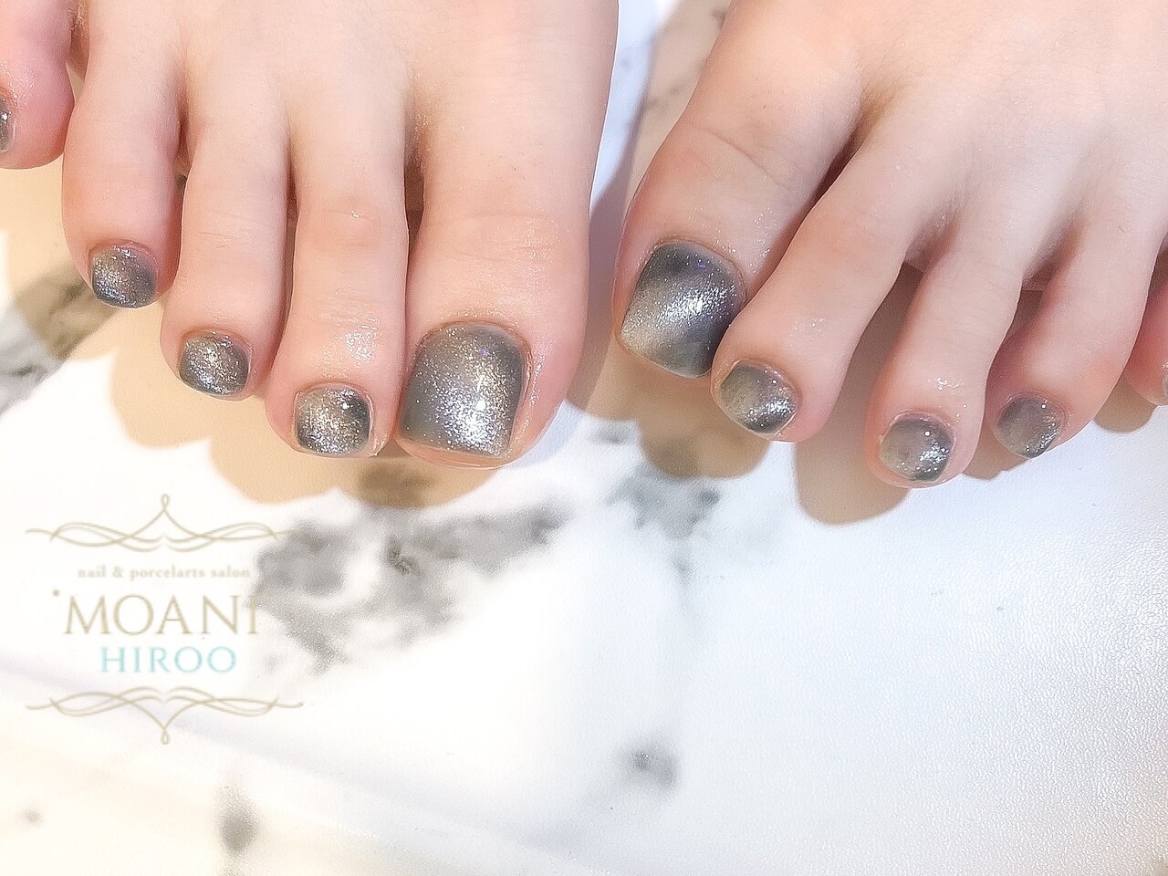 2025年-2026年冬トレンド】ラメグラデーション フット 春のネイル