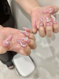 ピンクキラキラネイル
