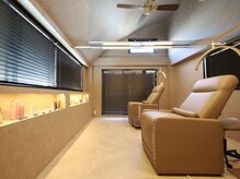 ベルル(Bellulu)の雰囲気（3F/まつげROOMは天井高4Mの吹き抜け空間＆上質なリクライニング）