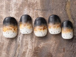 鉱物つぶつぶモードネイル