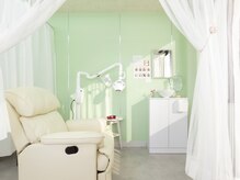 夏目ホワイトニングアンドネイル(夏目WHITENING＆NAIL)の雰囲気（3つの個室があって、お友達や家族と同時に施術可能）