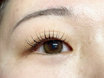 フリージア(Beauty Salon Freesia )の写真/“自然なのに美しい”を叶える、大人女性のためのまつ毛デザイン♪あなたに本当に似合う形をご提案します。