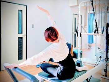 スタジオ結(STUDIO結)の写真/《マンツーマン対応★人気のマシンピラティス♪》1人1人の悩みに合わせて徹底サポート！男性も女性も大歓迎