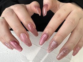 キラキラピンクネイル