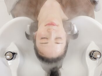 ザヘッドスパ バイ イズム(THE HEAD SPA by ISM)の写真/『頭浸浴×オーダーメイドヘッドスパ』70分コース ¥8,800首・肩の深層コリに頭皮からしっかりアプローチ。
