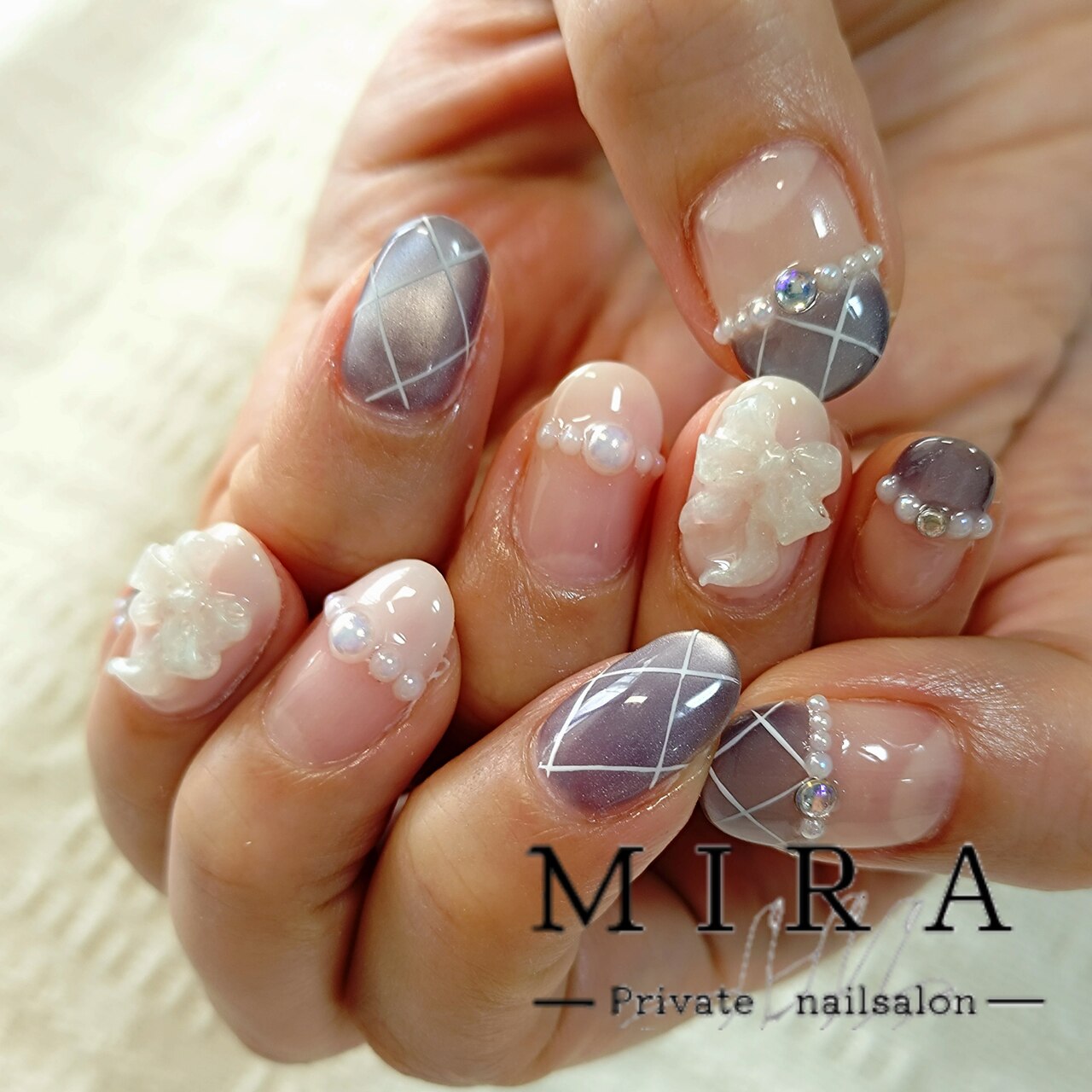 2025年-2026年冬トレンド】ブルー リボンのネイルデザイン集｜人気順