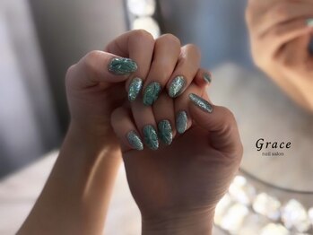 エメラルドグリーン