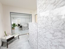 【光脱毛/WAX脱毛】doucek beautyの雰囲気(入り口から)