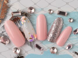 大人可愛いシンプルネイル