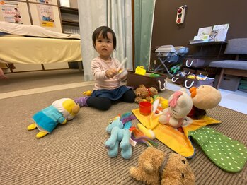 子育てママの整体サロン/施術中のお子様の様子
