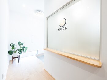 ムーン(MOON)/サロン風景
