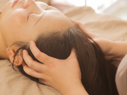 【poursoi】ヘッドスパ・フェイシャル・アロマオイル・リフトアップの写真