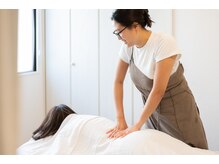 トータルケア・マッサージ 都立大学/施術風景〈ドライマッサージ〉