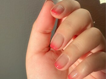 クヴェル(Kvell)の写真/トレンドのマグネットネイルや品のあるグラデーションネイルで指先を鮮やかに彩る♪オリジナルカラー作成◎