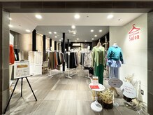 エアクロサロン(airCloset Salon)の雰囲気（落ち着いた店内で常時200点以上のアイテムからコーディネート♪）