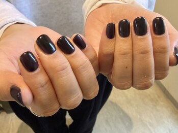 リル(RiRe)の写真/【シンプルネイルが美しく決まる】土台を美しく作るケアで、ワンカラーこそ綺麗に!